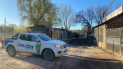 Encontraron un joven muerto en las calles de Cipolletti: una cámara lo registró horas antes