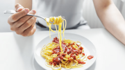 Especialistas desmienten mitos sobre los carbohidratos y la alimentación