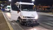 Avenida Paraguay, escenario de un nuevo siniestro vial: una moto terminó bajo una trafic