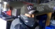 Entró a una casa de comidas de Rawson, robó varios elementos y quedó filmado