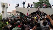 Máxima tensión en Nepal: renunciaron el primer ministro y al menos tres funcionarios más