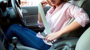 Cinturón de seguridad y celular: el mal hábito que la mayoría de los conductores reconoce