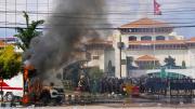 La esposa del ex primer ministro de Nepal murió tras ser quemada por manifestantes