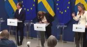 EN VIDEO: El impactante momento en que la ministra de salud de Suecia se desmayó en su primera rueda de prensa