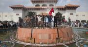 Primer ministro de Nepal renunció tras protestas de la Generación Z, la prohibición de redes sociales desató todo