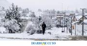 Un manto de nieve sorprende a Bariloche