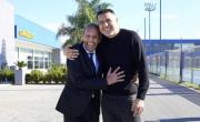 Riquelme banca a Russo y lo va a esperar el tiempo que sea necesario