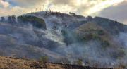 Incendio afecta la serranía de Colomi y moviliza a Bomberos y voluntarios