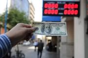 Qué puede pasar con el dólar y el riesgo país tras la dura reacción de los mercados a la derrota electoral del Gobierno nacional