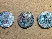 Encontraron bajo tierra tres medallas de 1467 con la efigie del papa Pablo II