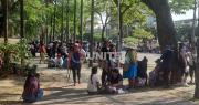 Masiva protesta de comerciantes llega a la Quinta cruceña en rechazo a pagar los servicios básicos en el mercado La Ramada
