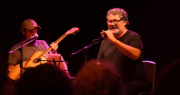Llega a San Juan el cantautor mendocino Pelo Merelo con su espectáculo poético musical “Canción y Canto”