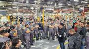 La empresa Pirelli anunció que continúa la reducción de su planta y evalúan tercerizar sectores