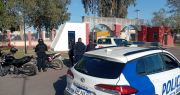 Amenaza con un cuchillo, corridas y saltos de portón, en medio de una persecución en el Parque de Rawson