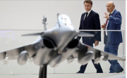 Francia le enviará aviones a Polonia para reforzar su defensa y el Reino Unido anunció nuevas sanciones contra Rusia