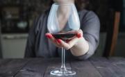 ¿Se cae un mito? La “copita diaria de vino” no sería buena para el corazón