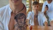 Joven libertario se tatuó la cara de Javier Milei: “Me trasmite ideales”