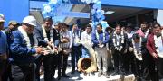Arce entrega unidad educativa y 65 viviendas sociales en Villa Rivero por aniversario de Cochabamba