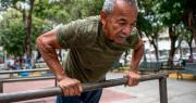 El ejercicio intenso que ayuda a prevenir enfermedades oculares en adultos mayores