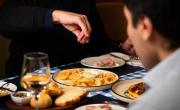 Abrió una pintoresca cantina de Buenos Aires con platos por $20.000: dónde queda Del Río Cantina