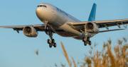 Un enorme Airbus 330 sobrevoló La Plata a baja altura y encendió alarmas entre los vecinos