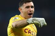 Unai Emery celebró la continuidad del “Dibu” Martínez en Aston Villa: “El mejor arquero del mundo”