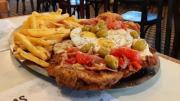 El bodegón donde 2 personas comen “flor de milanga” por menos de $30.000