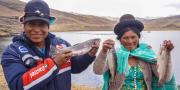 En Cochabamba entregan jaulas flotantes para la crianza de truchas