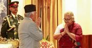 Nepal pone fin al vacío de poder con una histórica jura de su nueva primera ministra