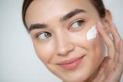Rostro de porcelana: aprende a preparar una mascarilla hidratante a base de aceite de coco y dos ingredientes que siempre tienes en la despensa