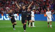 Con nueve, Leverkusen logra su primera victoria
