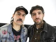 Los secretos de Camionero, el dúo de guitarra y batería que sorprende y crece en la nueva movida rockera, con teatros agotados y shows en México