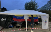(VIDEO) Venezolanos en la CPI levantan huelga de hambre tras ser recibidos por fiscales