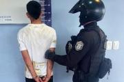 Drogado, ocasionó disturbios y arrojó agua hervida y palos a los policías