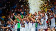 Fue campeón del mundo, dejó el fútbol y ahora escala montañas de una manera llamativa: semidesnudo
