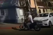 Un chico de 15 años escapaba en una moto robada y chocó contra un poste