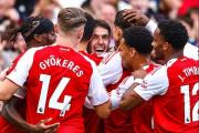 El Arsenal goleó al Nottingham Forest y quedó momentáneamente como líder de la Premier League
