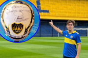 Colapinto recibió un casco de Boca firmado por Martín Palermo