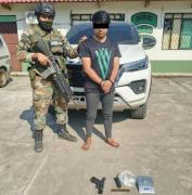 FELCC detiene a un extranjero y dos bolivianos con droga y armas de fuego