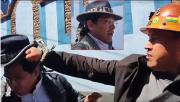 Mineros en Potosí agreden al nuevo director de Senarecom y lo insultan: “Sin casco no me entras, perro”