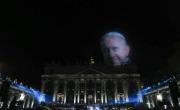 Emotivo homenaje con miles de drones al papa Francisco en el Vaticano