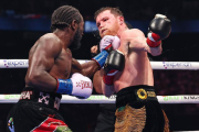 Terence Crawford terminó con el reinado de Canelo Álvarez