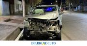 Impactante choque entre una camioneta y una moto en Rivadavia