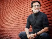 La vuelta de Gastón Pauls a la TV, con historias de superación, sin golpe bajo y haciéndose cargo de sus viejas adicciones