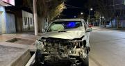 Grave choque entre una camioneta y una moto en Rivadavia dejó a un joven hospitalizado con múltiples fracturas