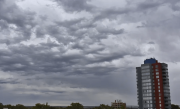 Un lunes con vientos leves y nubosidad en el Alto Valle: pronostican lluvias antes de la primavera