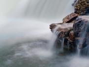 Una cascada oculta en Cantabria que emerge desde formaciones rocosas únicas