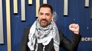 Javier Bardem con un pañuelo palestino en los premios Emmy