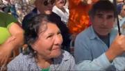 VIDEO: Los devotos acampan frente a la Catedral, esperando la salida del Señor y la Virgen