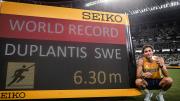 Duplantis voló por los aires de Tokio para sumar un nuevo récord del mundo